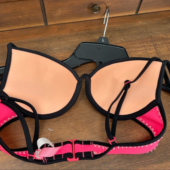 Victoria's Secret Coral Surf Crochet Bikini Top size 32B - Picture 5 of 7